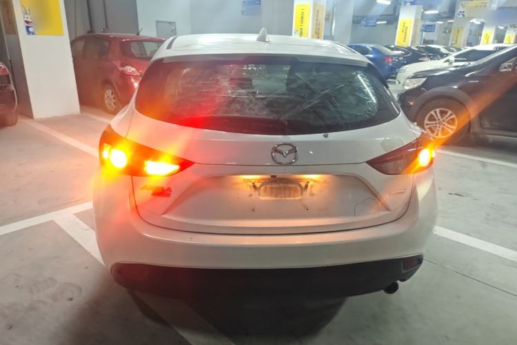 Used Mazda 3 Axela 2014 Hatchback 1.5L Manual Comfort Model
