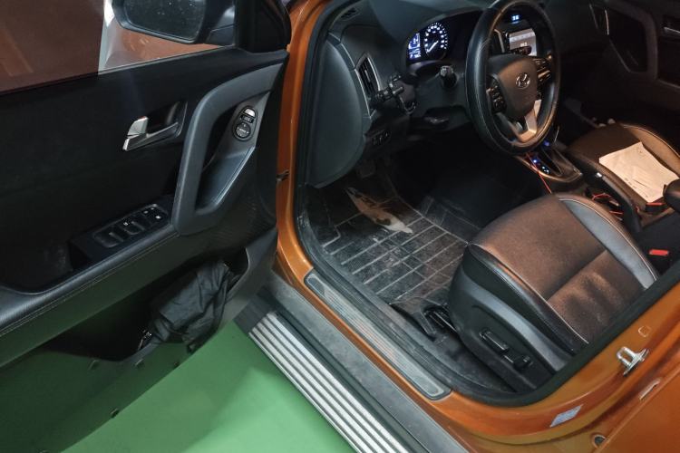 Used Hyundai ix25 2015 1.6L Automatic Two-Wheel-Drive Deluxe DLX Model
