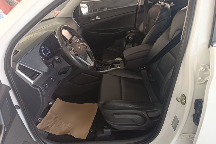 Used Hyundai Tucson 2015 1.6T Dual-Clutch Two-Wheel-Drive Smart Model Left Front Seat