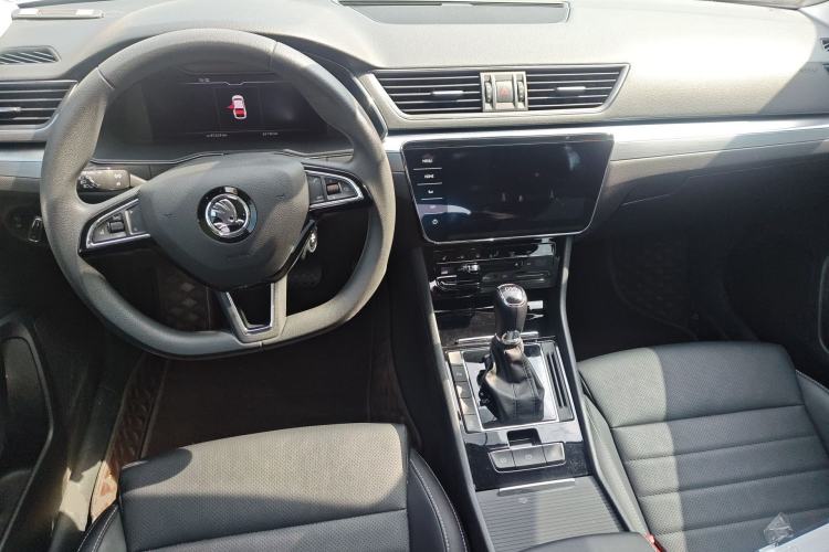 Used Skoda Superb 2021 TSI330 DSG Comfort Edition Center Console