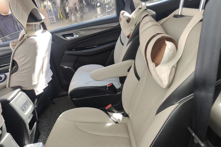 Used Baojun 730 2017 1.5T DCT Flagship Model 7 Seats China V Emission Standard Left Rear Seat