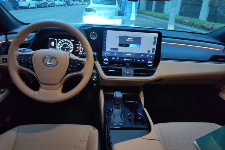 Used Lexus ES 2025 200 Premium Edition Center Console