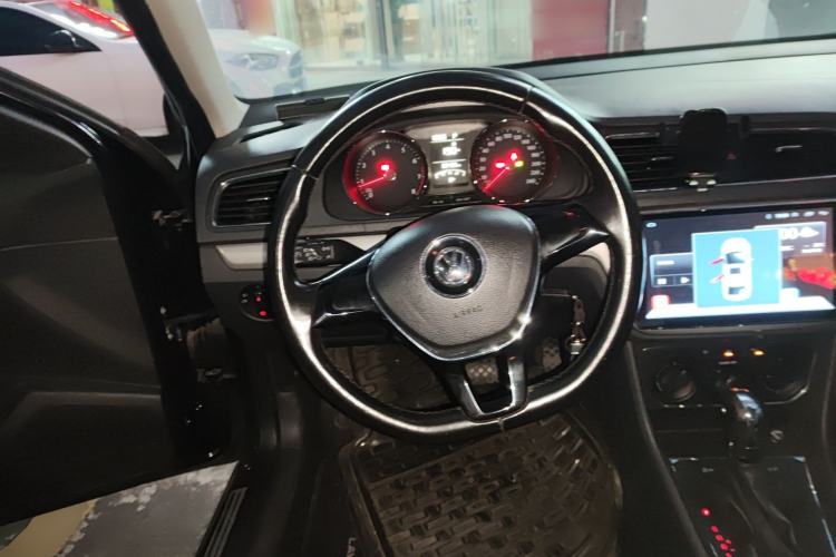 Used Volkswagen Lavida 2015 230TSI DSG Comfort Edition Steering Wheel