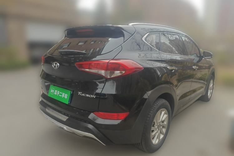 Used Hyundai Tucson 2015 2.0L Automatic Two-Wheel Drive Smart Version Rear Right 45 Deg