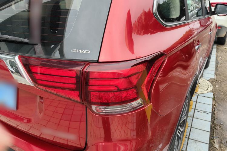 Used Mitsubishi Outlander 2018 2.4L 4x4 Luxury Edition 7-Seater