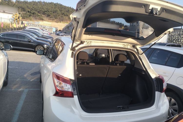 Used Nissan Tiida 2016 1.6L CVT Cool Dynamic Edition Trunk