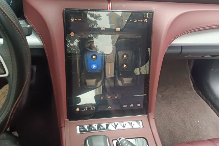 Used Hongqi H5 2024 2.0T Automatic Smart Connect Flagship Edition Audio And AC Panel