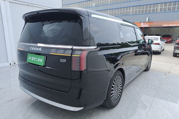 Used Zeekr 009 2024 7-Seater Aisle Version 108 kWh
