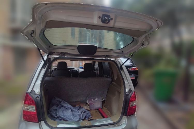 Used Nissan Livina 2010 Jingyue Edition 1.6L Manual All-Around Model
