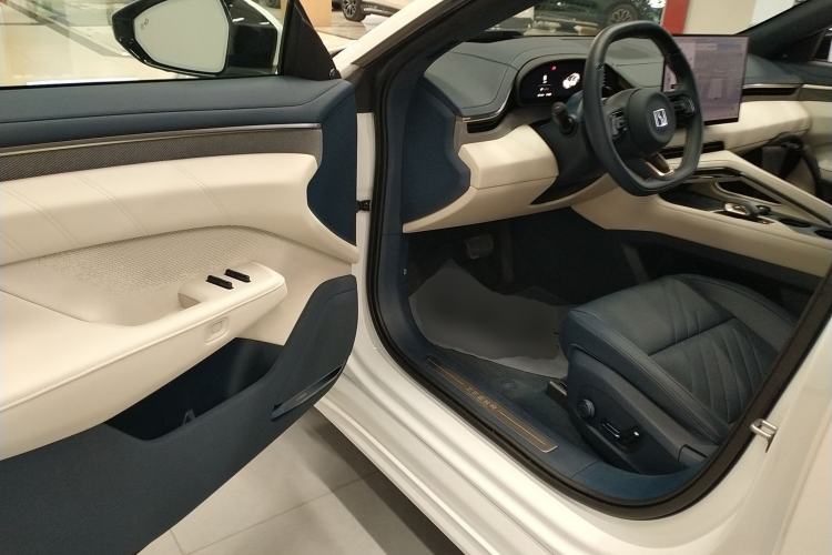 Used Zeekr 001 2025 YOU Edition 100 kWh All-Wheel Drive
