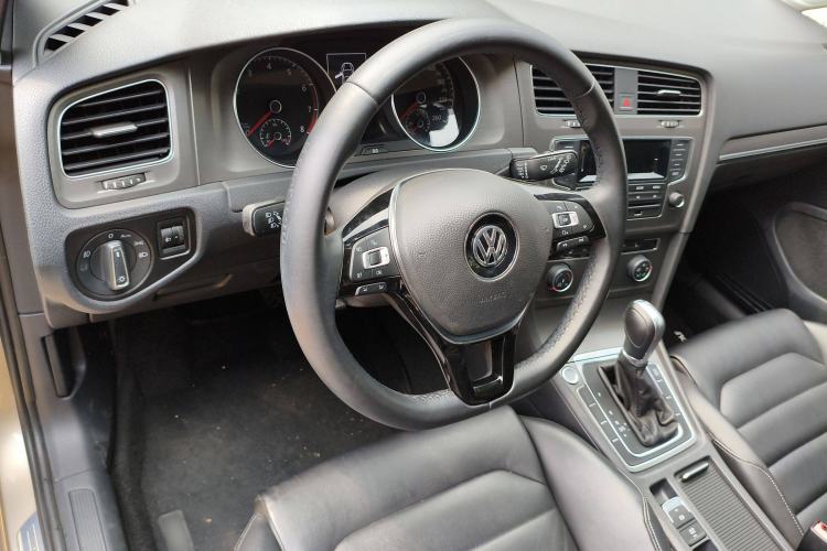 Used Volkswagen Golf 2015 1.4TSI Automatic Luxury Model