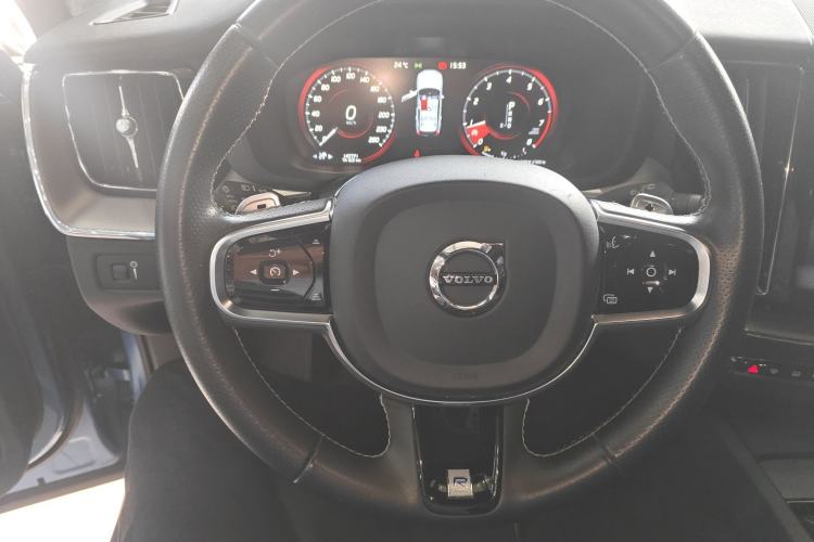 Used Volvo XC60 2019 T5 4x4 Smart & Dynamic Sport Edition China VI Standard