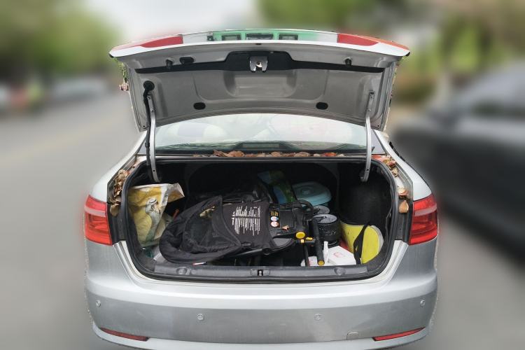 Used Volkswagen Lavida 2013 Revised Classic 1.6L Manual Fashion Edition Trunk