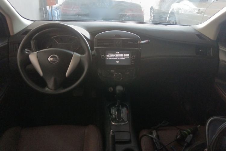 Used Nissan Tiida 2013 1.6L CVT Cool Cafe Edition Center Console