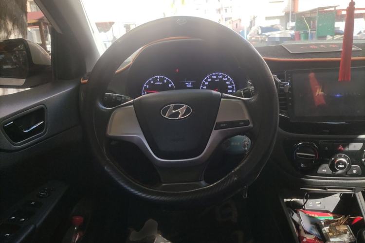 Used Hyundai Verna (new generation) 2016 1.4L Manual Cool Edition GLS Steering Wheel