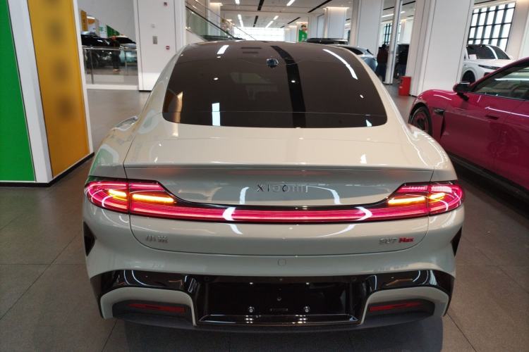 Used Xiaomi Auto SU7 2024 Four-Wheel Drive Ultra-Long Range Advanced Intelligent Driving Max Edition
