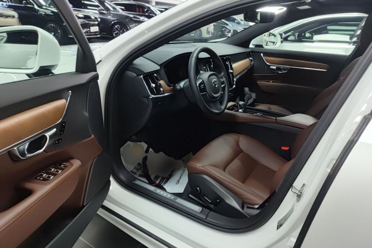 Used Volvo S90 2025 B5 Zhiyi Luxury Edition