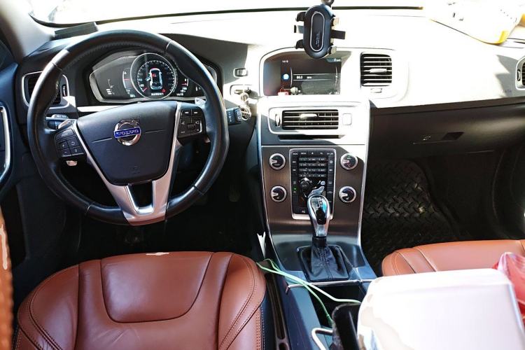 Used Volvo V60 2014 Restyled T5 Zhiya Edition Center Console