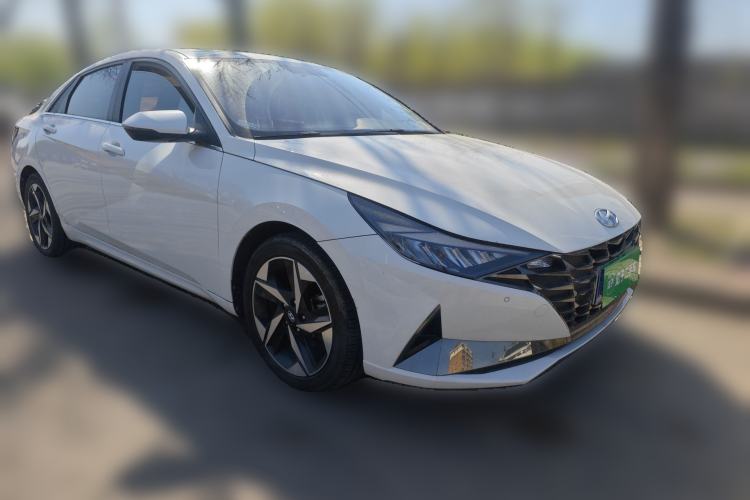 Used Hyundai Elantra 2021 1.5L CVT GLX Elite Edition Front Right 45 Deg