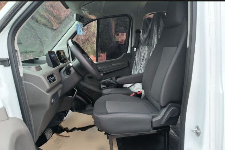 Used JMC E Fushun 2025 Model, Open Window Version, 41.86 kWh, Short Axle, Low-roof Interior 4