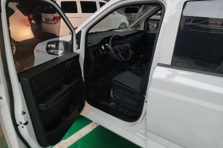 Used Wuling Hongguang PLUS 2020 1.5L Manual Standard Edition 5 Seats