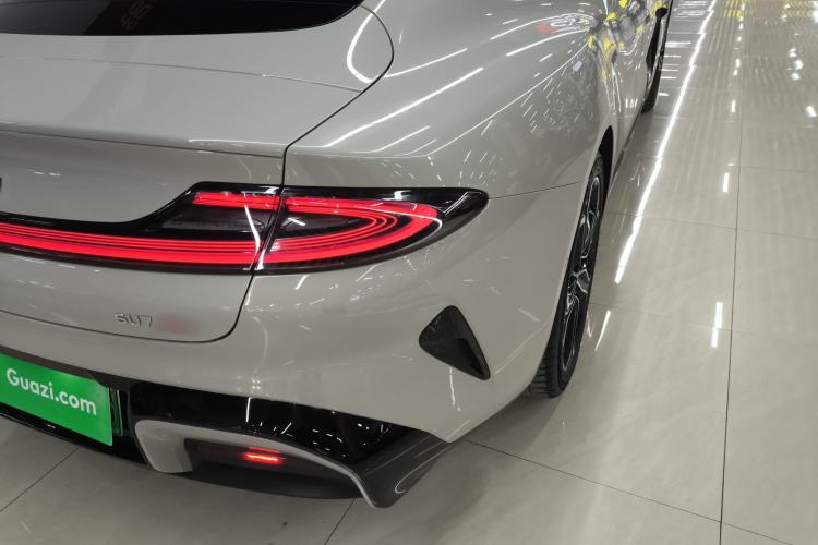 Used Xiaomi Auto SU7 2024 Four-Wheel Drive Ultra-Long Range Advanced Intelligent Driving Max Edition Right Rear Taillight