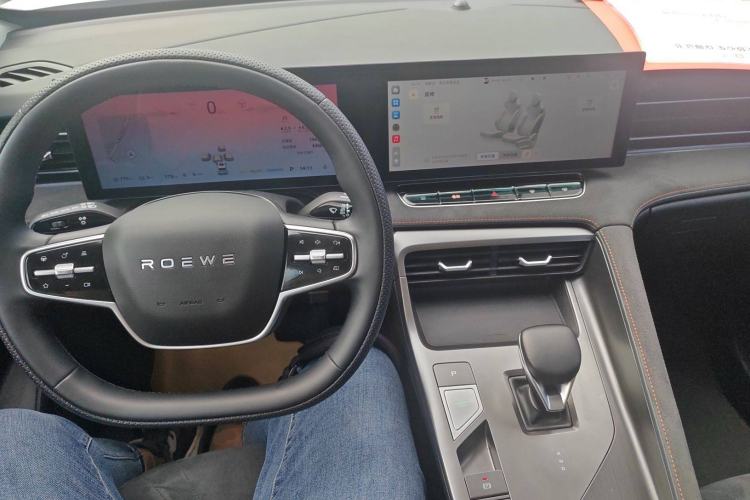 Used Roewe D5X DMH 2024 135 Tech Edition
