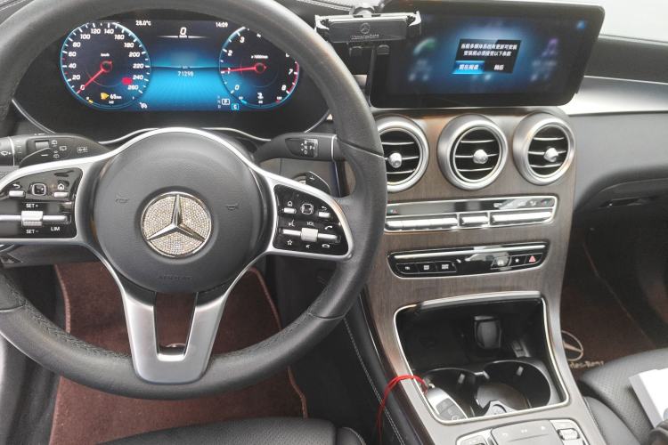 Used Mercedes-Benz GLC 2020 Facelifted GLC 260 L 4MATIC Dynamic Edition Center Console