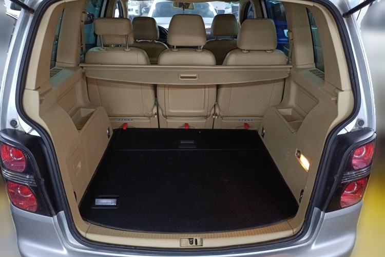 Used Volkswagen Touran 2011 1.4T DSG ZhiZhen Edition 5 Seats Trunk