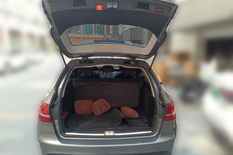 Used Mercedes-Benz C-Class 2019 C 260 Estate Trunk