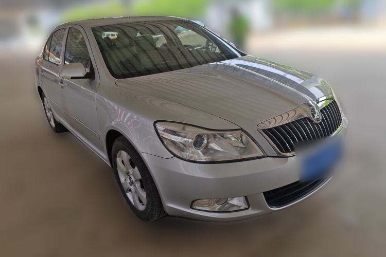 Used Skoda Octavia 2010 1.6L Automatic Yijun Edition Front Right 45 Deg