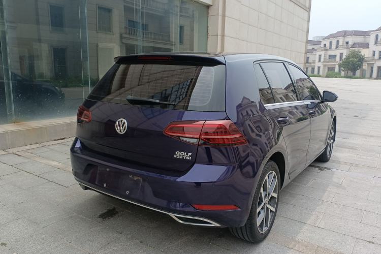 Used Volkswagen Golf 2018 230TSI Automatic Luxury Version
