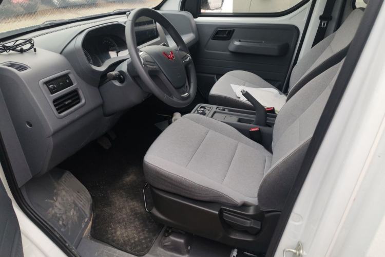Used Wuling Yangguang 2025 Model 400km Bus Edition—Comfort Edition