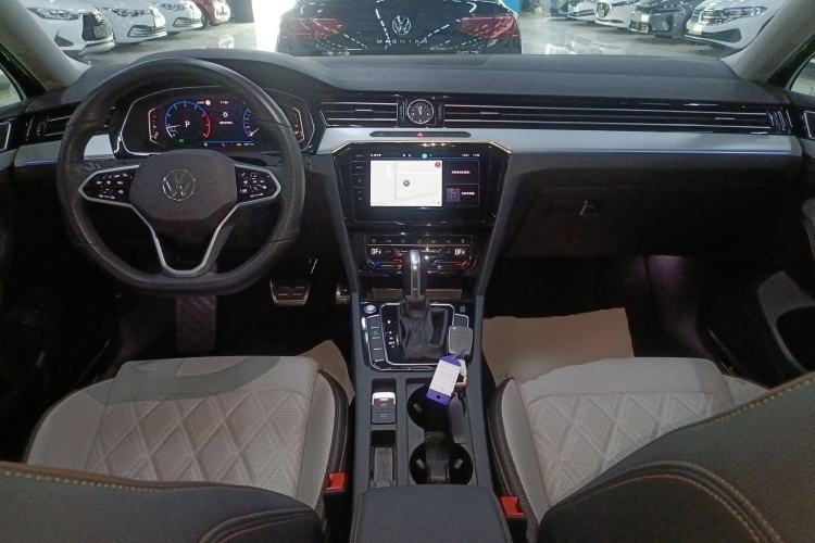 Used Volkswagen Magotan 2025 Zhongxiang Version 330TSI DSG Luxury Edition