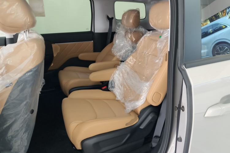 Used Wuling Wuling Starlight 730 2025 Model Plug-in Hybrid 125km Luxury Edition