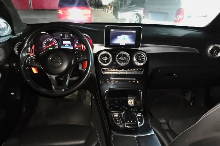 Used Mercedes-Benz GLC Coupe 2018 GLC 200 4MATIC Coupe SUV Center Console