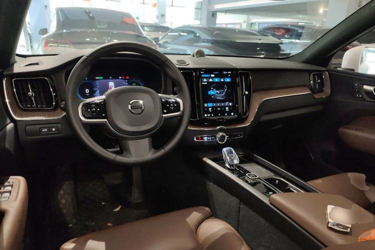 Used Volvo XC60 New Energy 2024 T8 Plug-in Hybrid Long-Range All-Wheel Drive Smart Luxury Edition