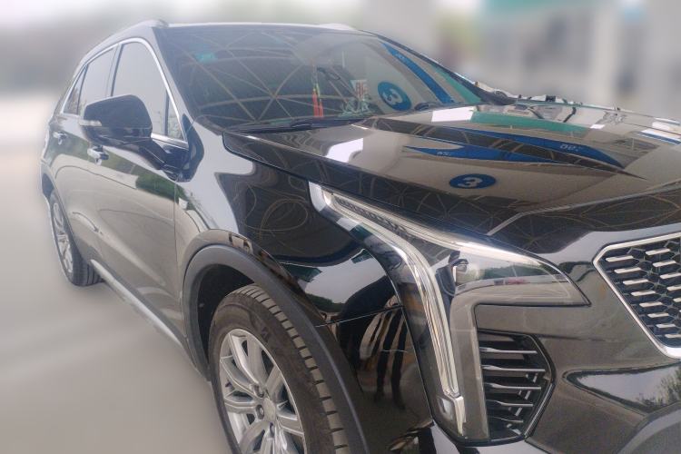 Used Cadillac XT4 2018 28T Two-Wheel Drive Leading Version Front Right 45 Deg