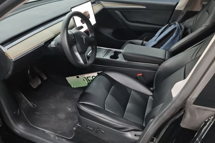 Used Tesla Model Y 2022 Long-Range All-Wheel-Drive Version
