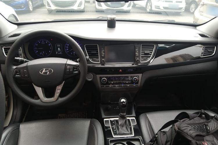 Used Hyundai Mistra 2014 1.8L Automatic Smart GLS Center Console