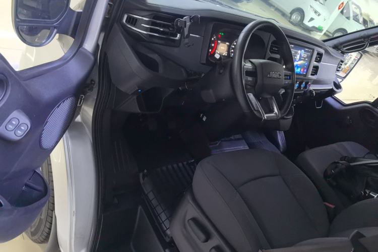 Used JMC Fushun 2023 2.0T Manual Short-Wheelbase Low-Roof Commercial Multi-Purpose Passenger Vehicle 6 Seats with Dual-Opening Tailgate