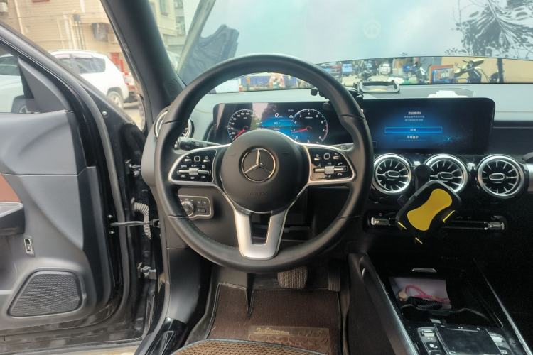 Used Mercedes-Benz GLB 2023 GLB 220 4MATIC Steering Wheel