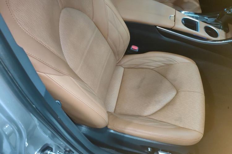 Used Toyota Avalon 2019 2.5L Touring Premium Version China VI Standard Right Front Seat