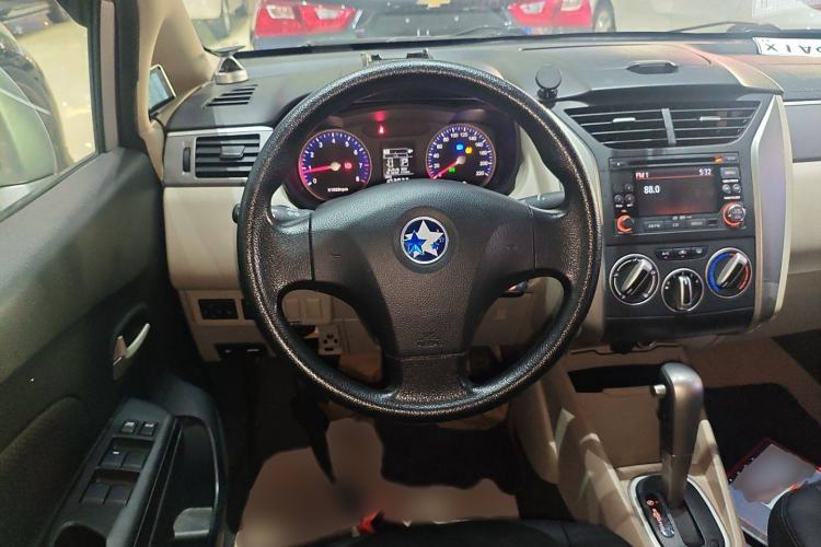 Used Venucia R50 2015 1.6L Automatic Fashion Edition
