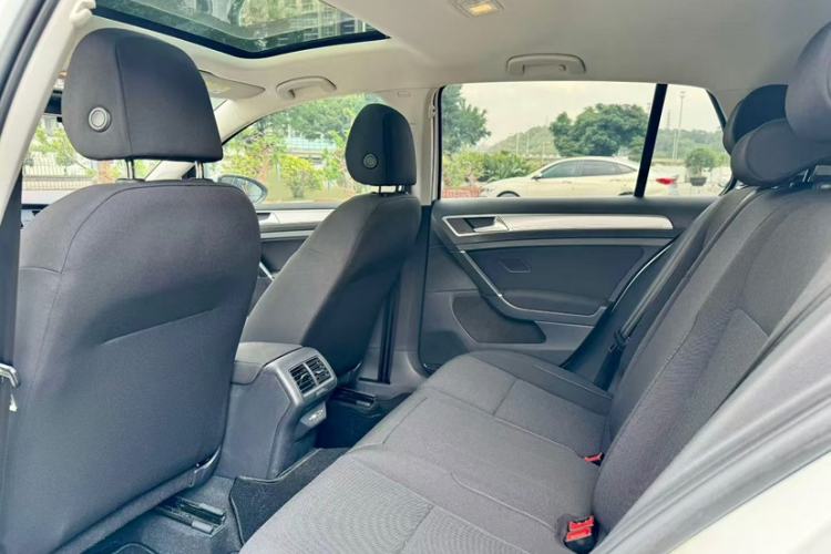 Used Volkswagen Golf 2020 Zhiai Edition 200TSI DSG Comfortable & Ambitious Version Interior 1