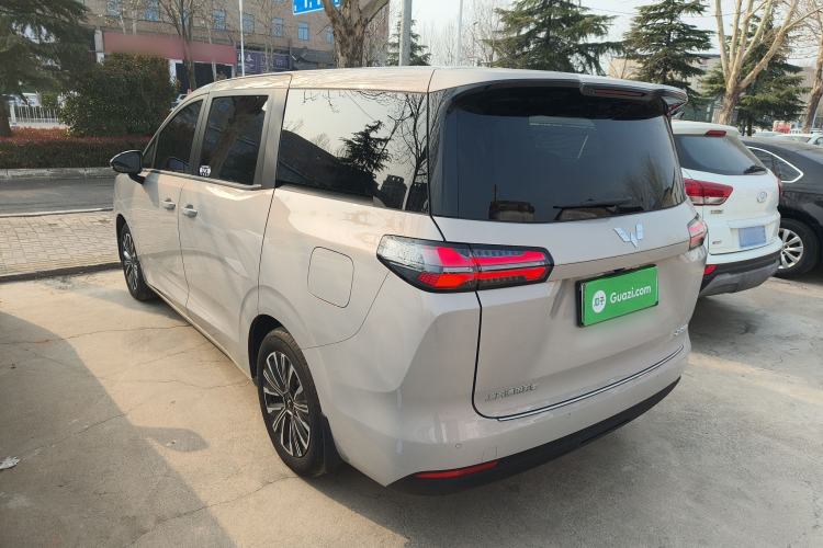 Used Wuling Starlight 730 2025 Model Plug-in Hybrid 125km Luxury Edition
