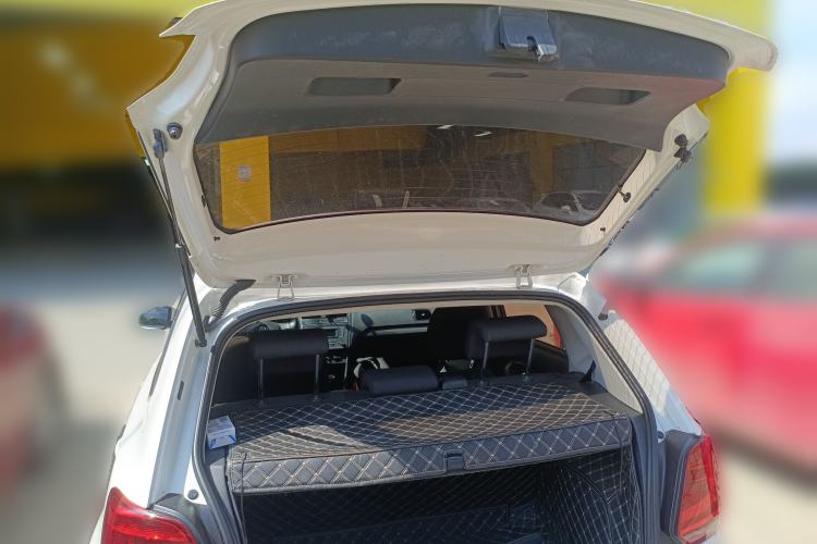 Used Volkswagen Polo 2016 1.4L Manual Fashion Model Trunk