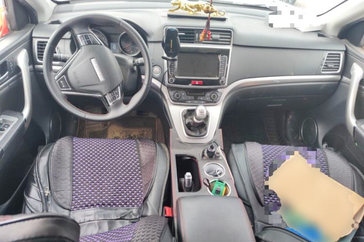 Used Haval M6 2019 1.5T Manual Two-Wheel Drive Elite Version China VI Standard Center Console