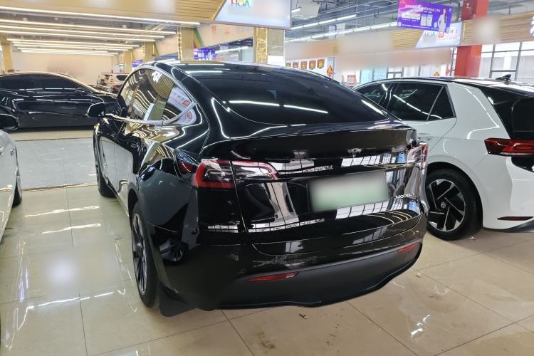 Used Tesla Model Y 2023 Rear-Wheel-Drive Version
