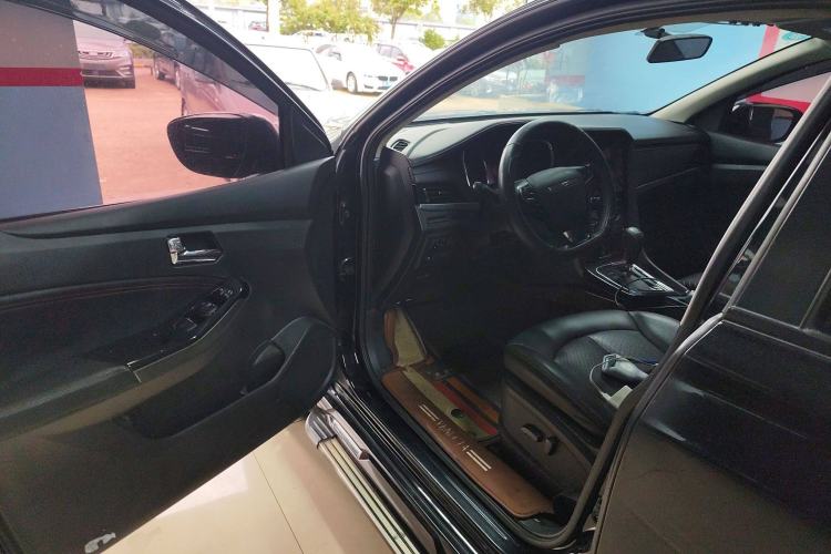 Used Venucia T70 2018 2.0L CVT Smart Enjoyment Version
